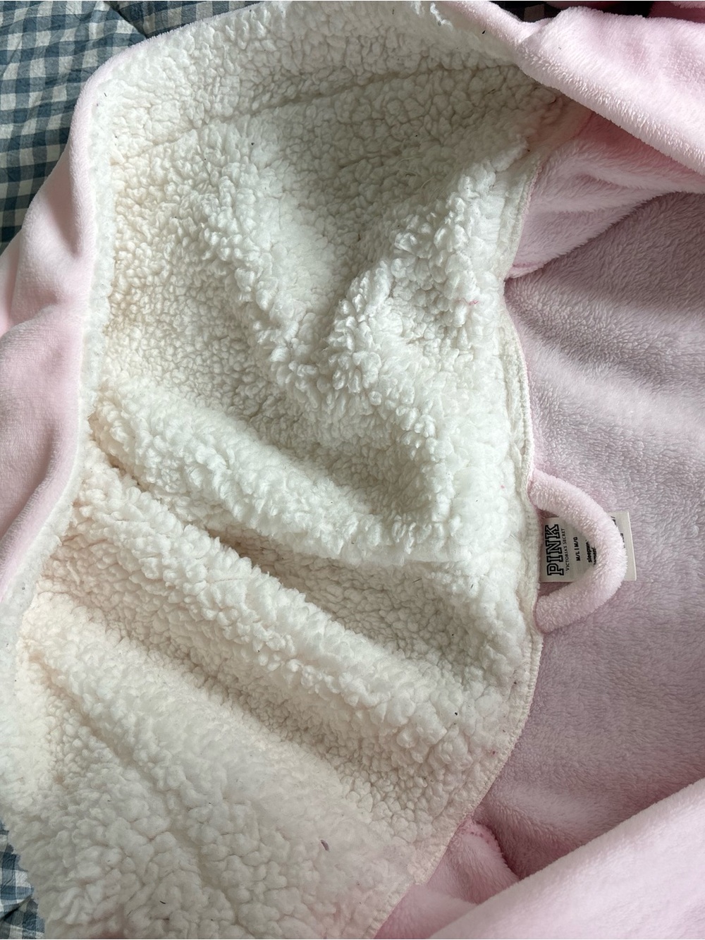 PINK Victoria's Secret Light Pink Plush Hooded Robe - Picture 4 of 5
